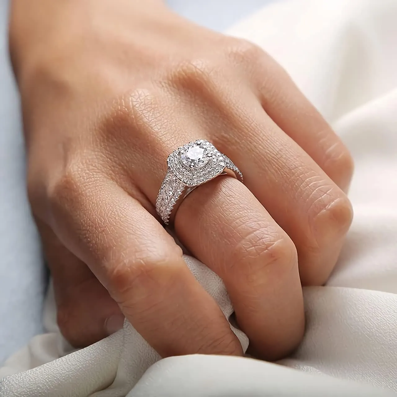 925 Sterling Silver 2CT Moissanite Engagement Rings for Women, Platinum Plated Silver Women's Engagement Ring for Wedding, Anniversary