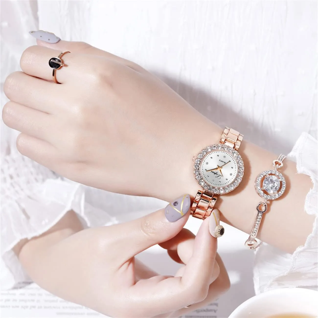 CdyBox Classic Alloy Strap Ladies Watch with Crystal Bracelet Watches Set Quartz Wristwatches for Women Great Gifts