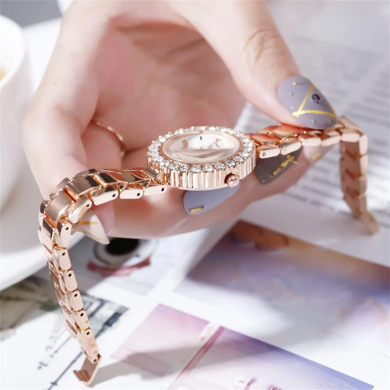 CdyBox Classic Alloy Strap Ladies Watch with Crystal Bracelet Watches Set Quartz Wristwatches for Women Great Gifts