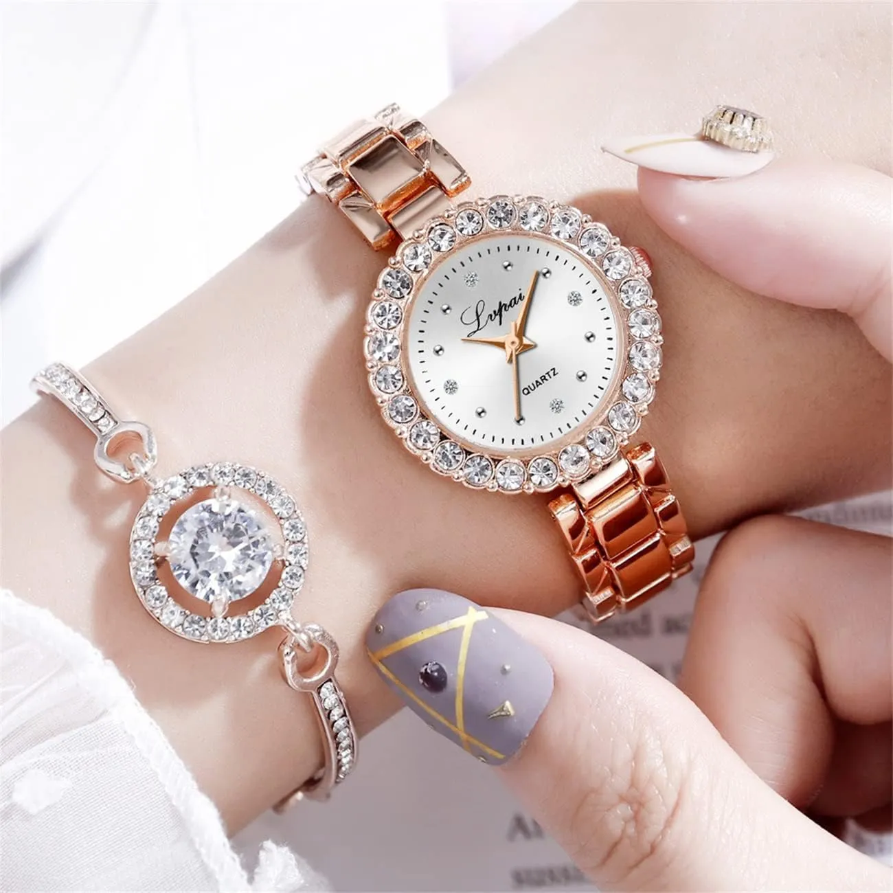 CdyBox Classic Alloy Strap Ladies Watch with Crystal Bracelet Watches Set Quartz Wristwatches for Women Great Gifts