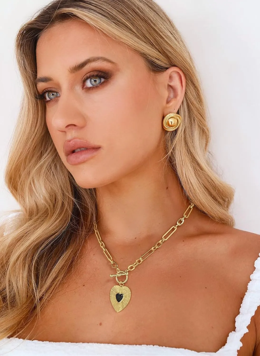 Chunky Heart Necklace Sunburst Heart Pendant Necklace Vintage Statement Necklace for Women Gold Chunky Toggle Necklace