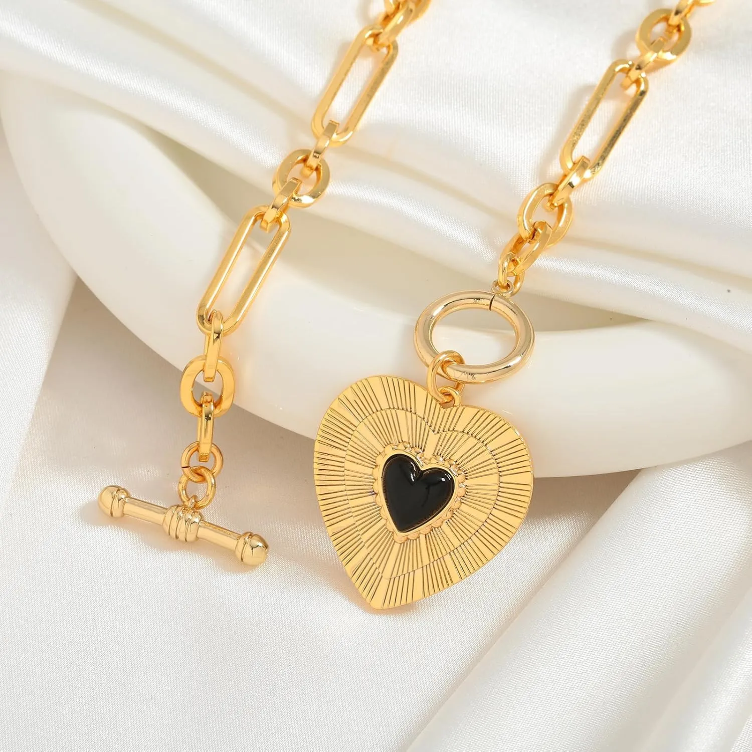 Chunky Heart Necklace Sunburst Heart Pendant Necklace Vintage Statement Necklace for Women Gold Chunky Toggle Necklace