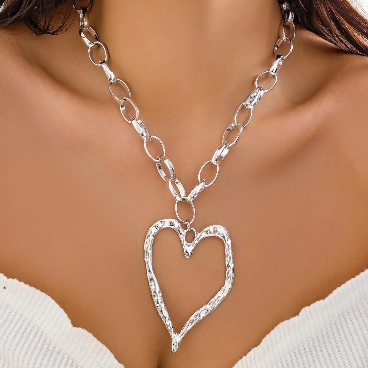 Chunky Heart Necklaces for Women Chunky Pearl Chain Stackable Heart Charm Necklace Large Heart Pearl Choker Necklaces Exaggerated Heart Pendant Necklace Statement Jewelry