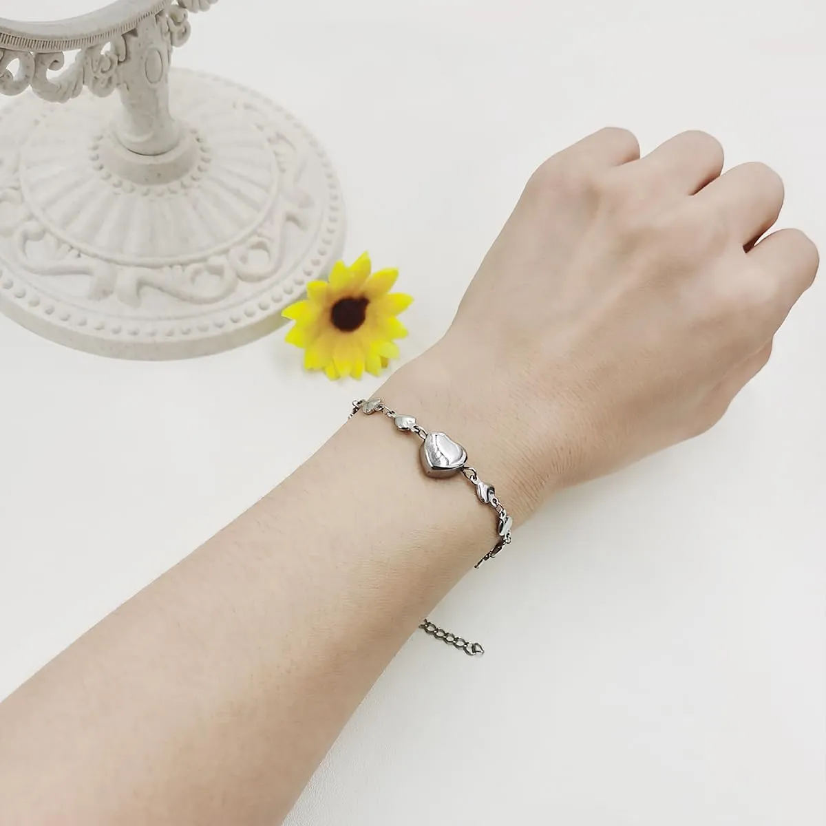 Classic Love Heart Design Fashion Accessory Bracelet Stainless Steel Love Heart Charm Adjustable Link Chain Bracelet for Women