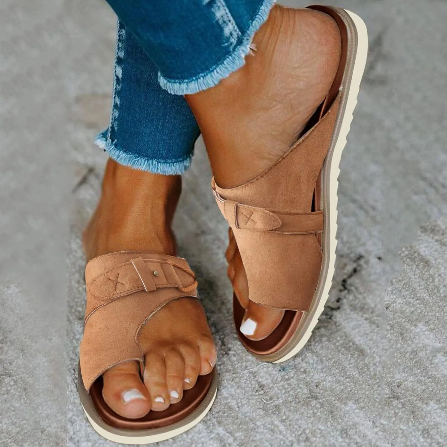 Eduavar Sandals for Women Casual Summer Orthopedic Correction Leather Ring Toe Sandals Solid/Leopard Print Flat Flip Flops