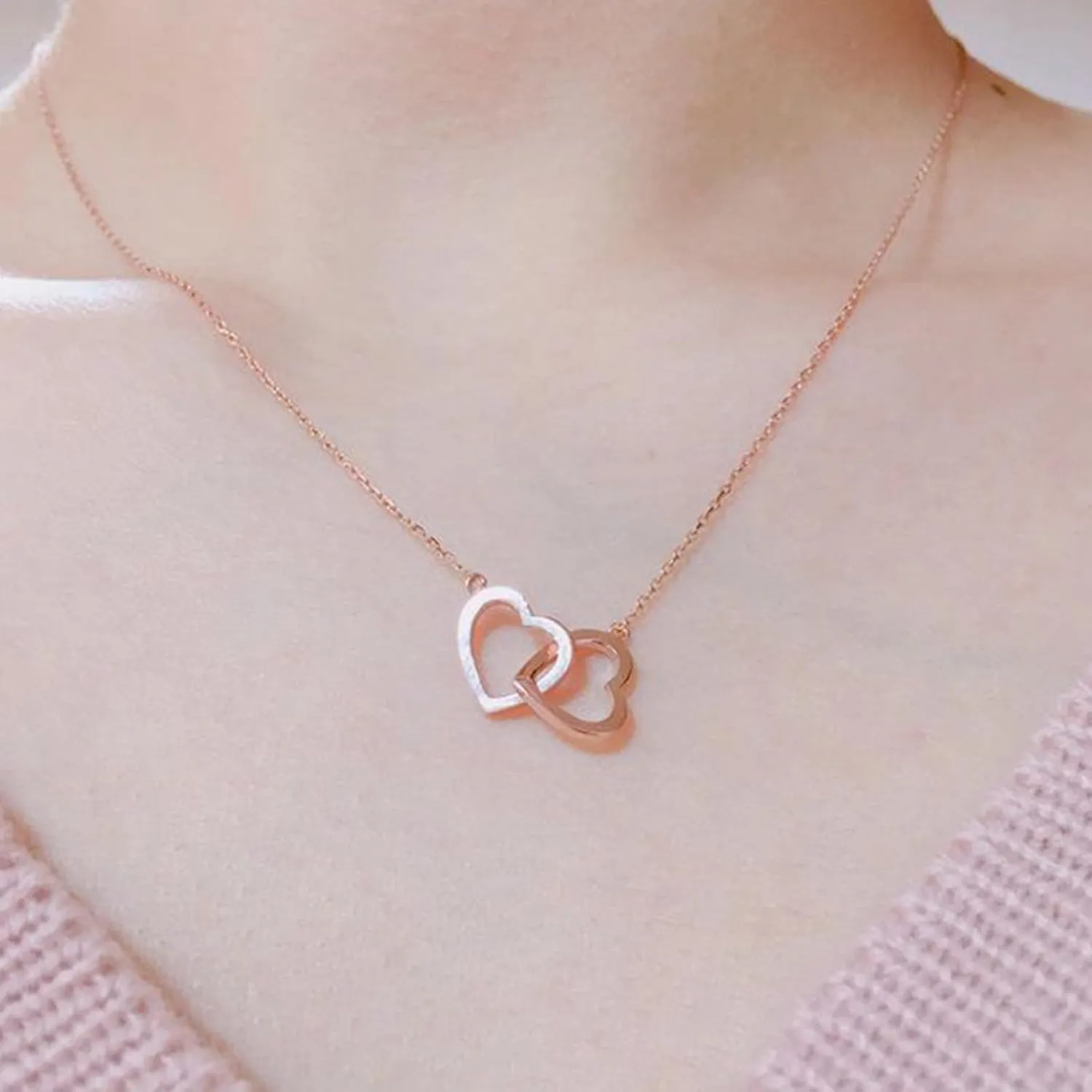 Love Word Necklace for Women Full Diamonds Dainty Necklace Rose Gold Plated Love Pendant Necklace with White CZ Elegant Women Jewelry Gift for Anniversaries & Valentine Day