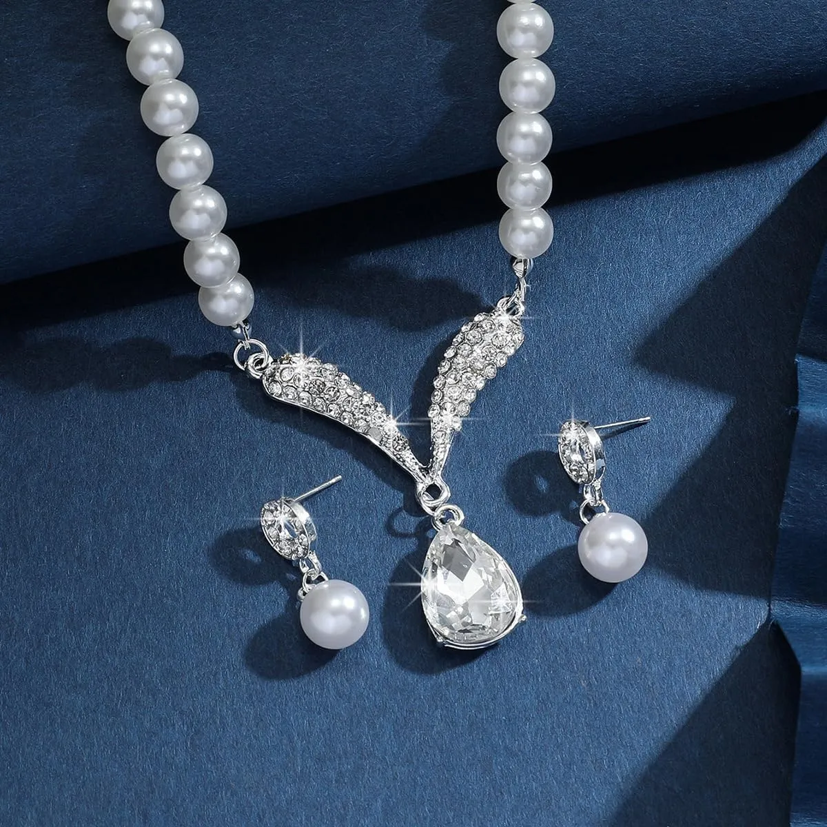 Pearl Rhinestone Jewelry Set for Women Faux Pearl Prom Jewelry Sets Trendy Pearls Necklaces and Earring Set for Wedding Bridal Prom Party Jewelrys