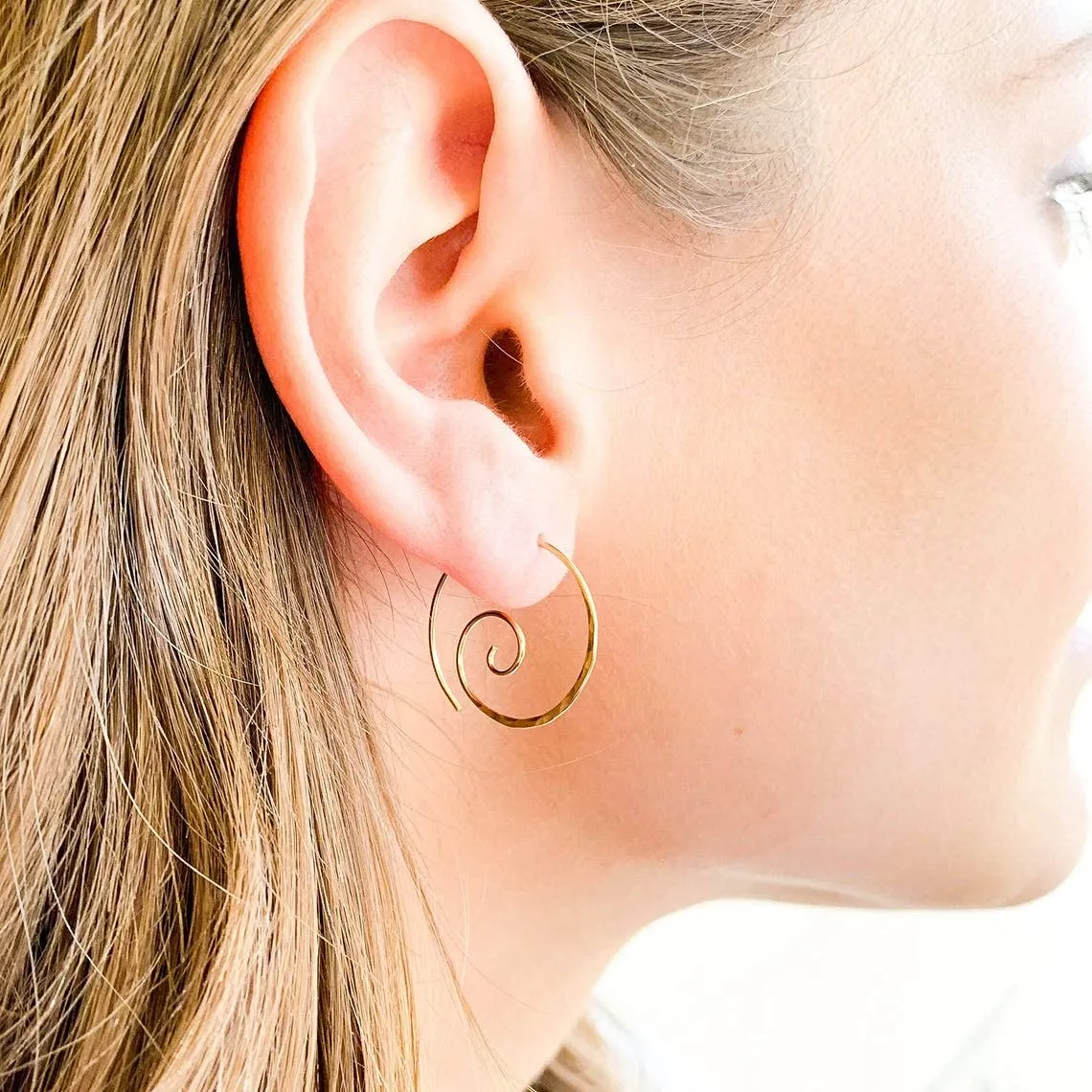 Spiral Hoop Earrings, 14K Gold Filled, 20ga, 22mm Diameter, Hammered, Lightweight, Spiral Earrings for Women, Gold Swirl Earrings Hoop, Gold Pull Through Earrings for Women (14K Gold Filled)