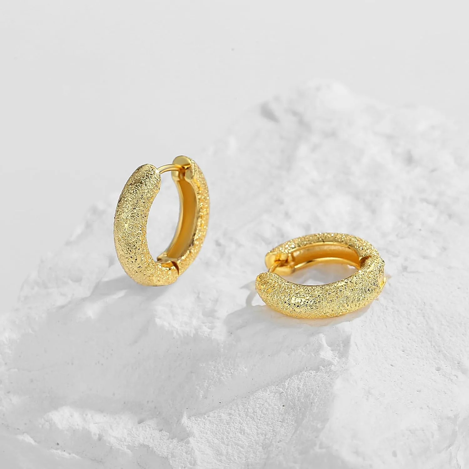 Vintage Textured Huggie Hoop Earrings Stud Earrings for Women, 18K Gold Plated Chunky Hoop Earrings, Hammered Heart Oval Round Disc Earrings